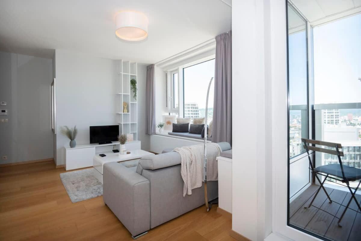 Luxury 1Bdrm On The 28Th Floor Lejlighed Bratislava Eksteriør billede