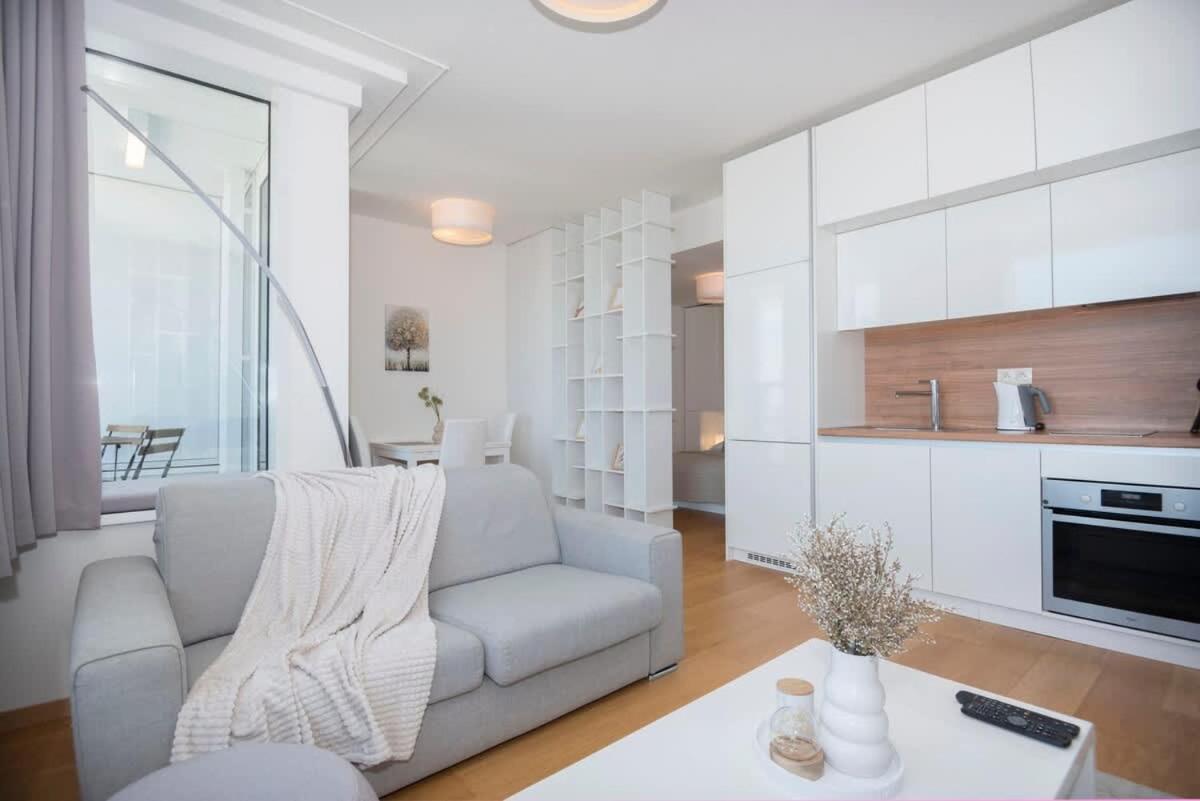 Luxury 1Bdrm On The 28Th Floor Lejlighed Bratislava Eksteriør billede