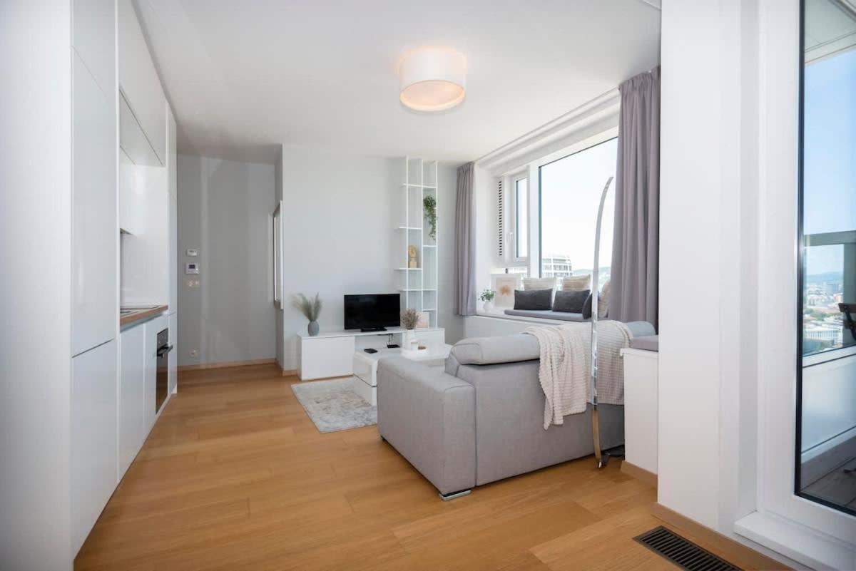 Luxury 1Bdrm On The 28Th Floor Lejlighed Bratislava Eksteriør billede